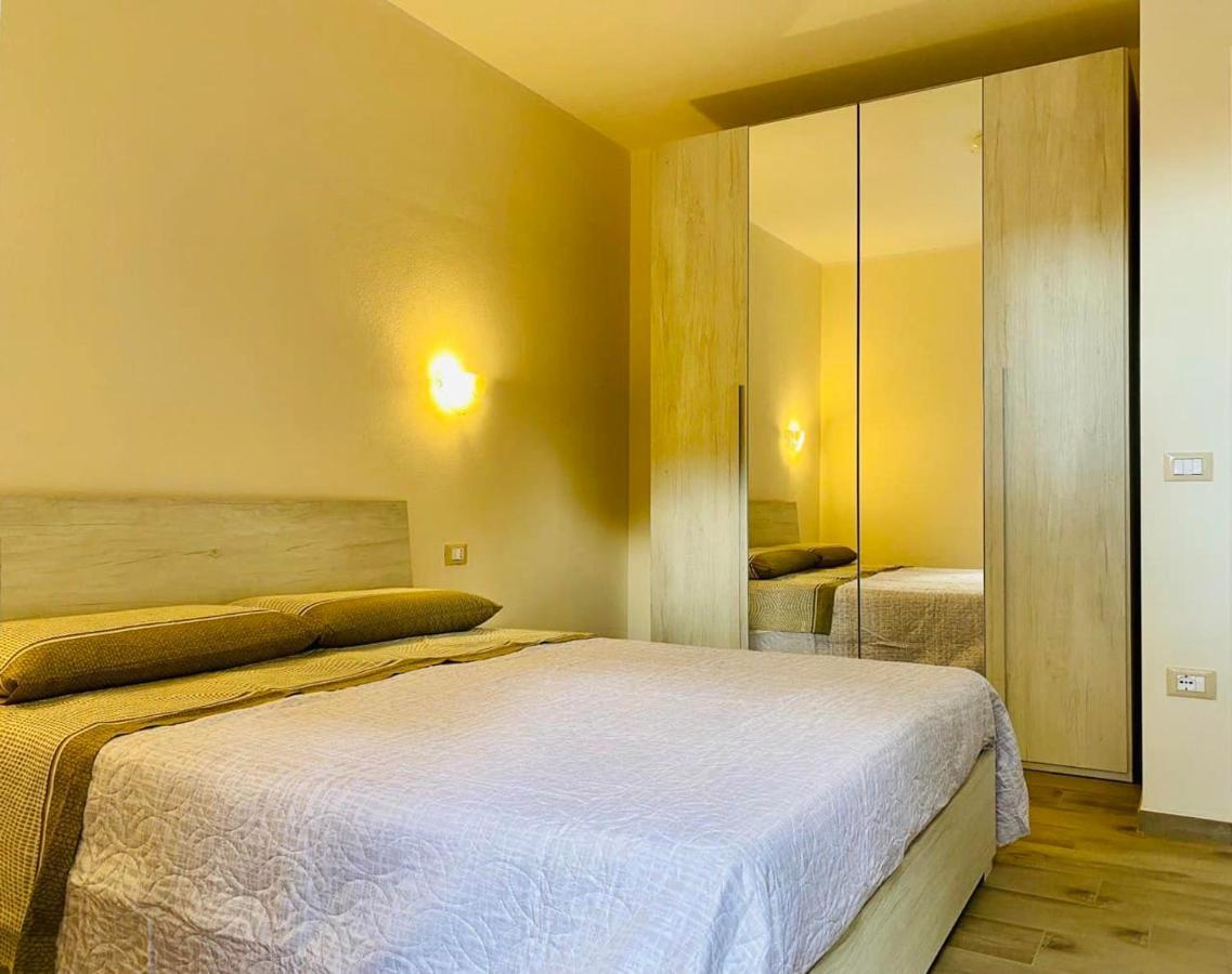 Ferienwohnung Nuova Residenza Dei 7 Pini A Pochi Passi Dal Mare Porto Pino Exterior foto