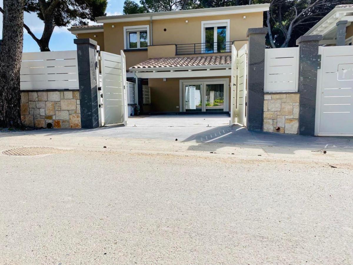 Ferienwohnung Nuova Residenza Dei 7 Pini A Pochi Passi Dal Mare Porto Pino Exterior foto