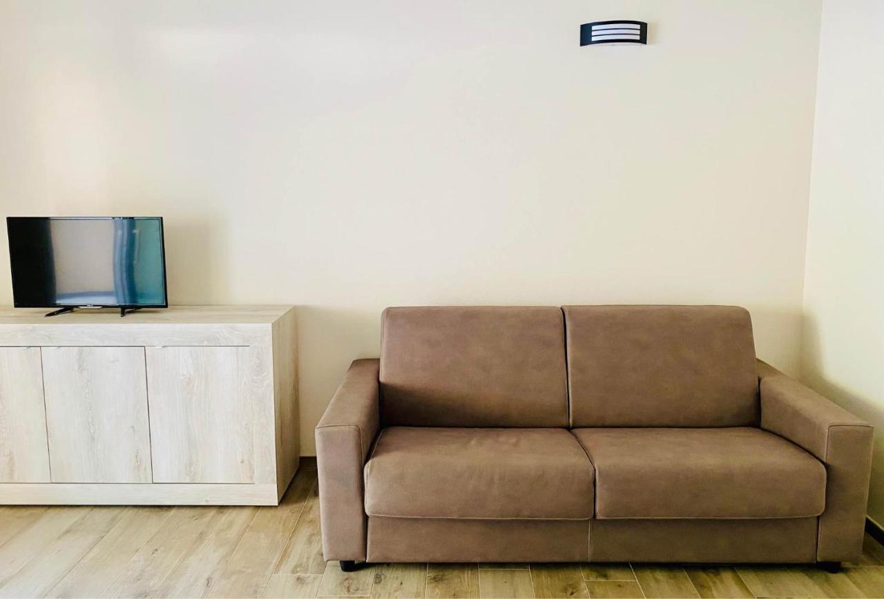 Ferienwohnung Nuova Residenza Dei 7 Pini A Pochi Passi Dal Mare Porto Pino Exterior foto