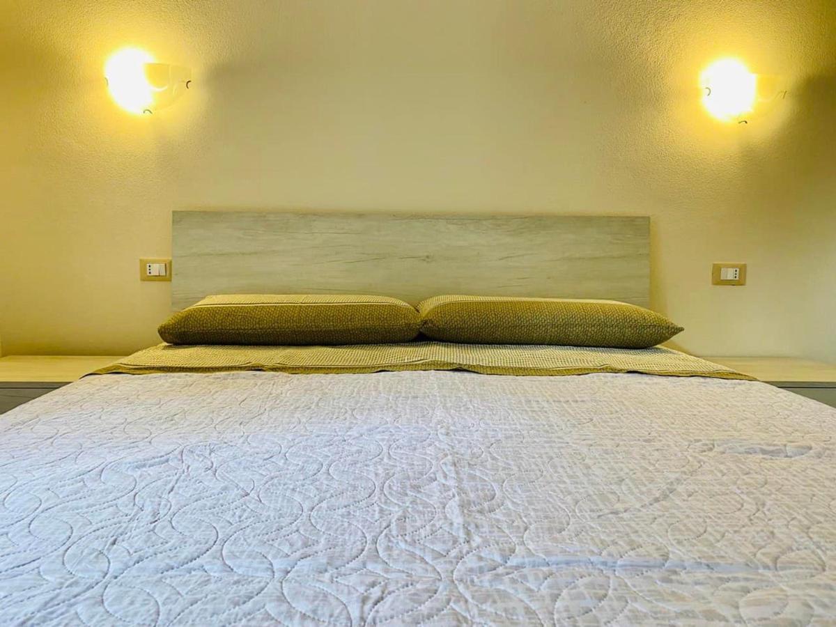 Ferienwohnung Nuova Residenza Dei 7 Pini A Pochi Passi Dal Mare Porto Pino Exterior foto