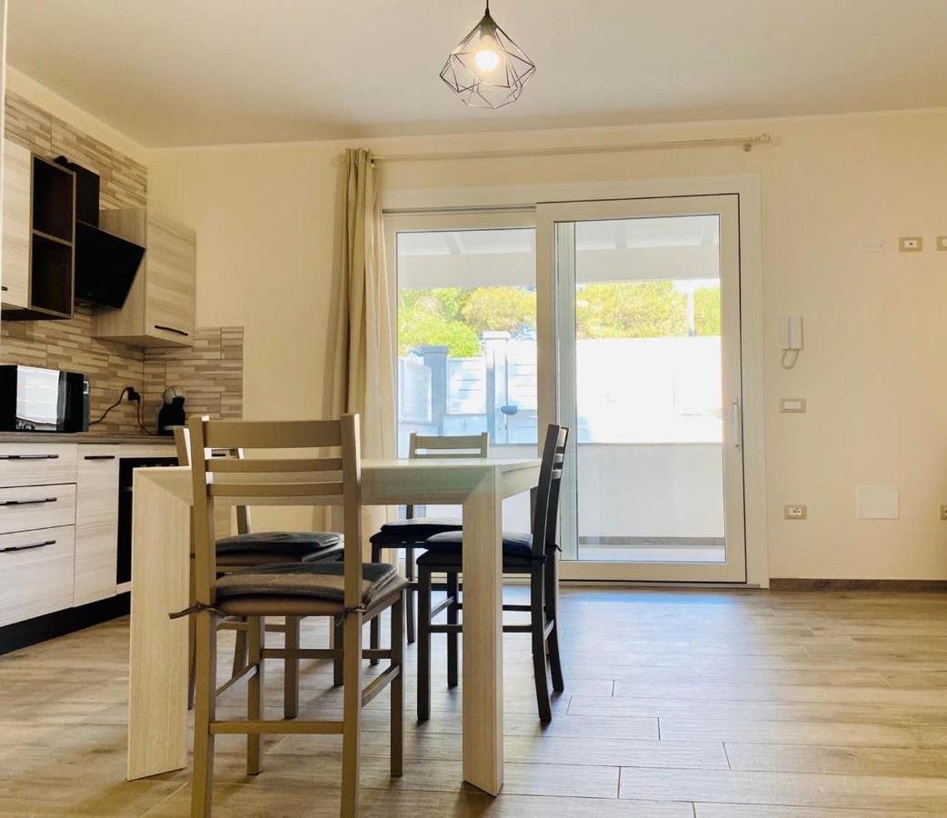 Ferienwohnung Nuova Residenza Dei 7 Pini A Pochi Passi Dal Mare Porto Pino Exterior foto