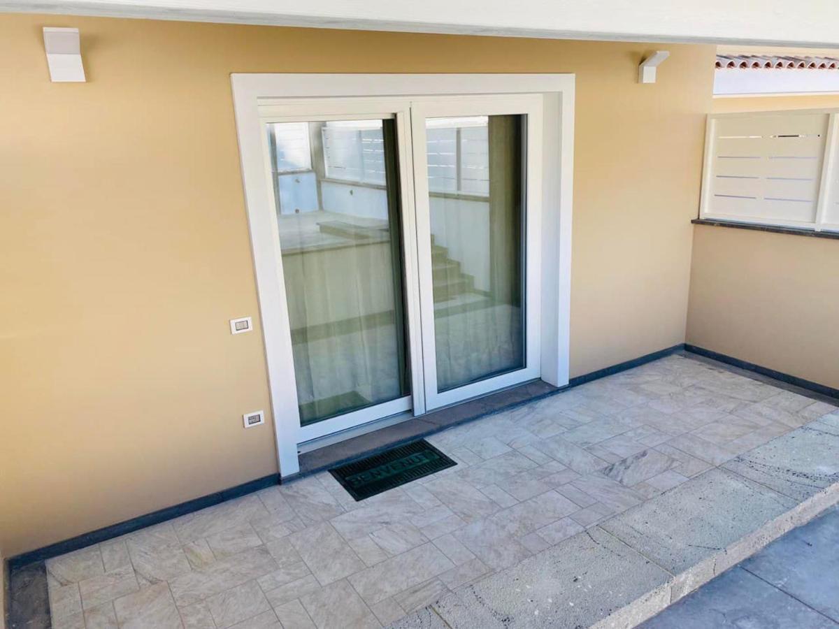 Ferienwohnung Nuova Residenza Dei 7 Pini A Pochi Passi Dal Mare Porto Pino Exterior foto
